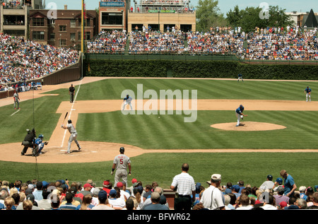 Carlos Zambrano, Chicago Cubs, Stellplätze, Kyle Lohse, St Louis. Albert Pujols auf von der Seitenlinie. Schauen Sie sich den Ball. Stockfoto