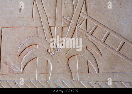 Szene der Punt Reliefs aus der mittleren Kolonnade am Tempel der Hatschepsut in Deir el-Bahari, West Bank, Luxor, Ägypten Stockfoto