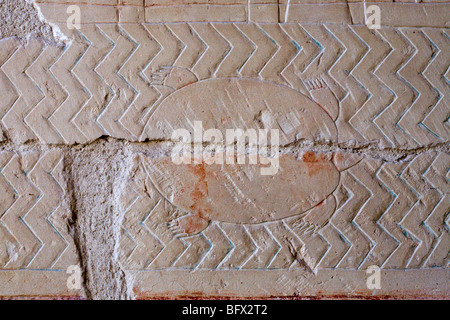 Szene der Punt Reliefs aus der mittleren Kolonnade am Tempel der Hatschepsut in Deir el-Bahari, West Bank, Luxor, Ägypten Stockfoto