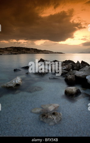 Sonnenaufgang über der Insel Samos, Griechenland Stockfoto