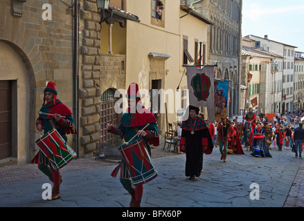 Italien, Toskana, Arezzo, eine mittelalterliche Trachtenumzug in Corso Italia Stockfoto