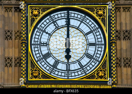 Big Ben Clocktower in London, England am 18:00 Stockfoto