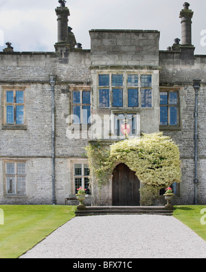 Das äußere eines herrschaftlichen Hauses. Tissington Hall, Derbyshire, England, uk, Peak dann, Nationalpark. Stockfoto