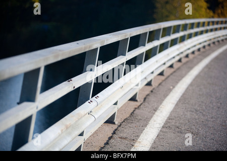 Straßenbrücke Metall Brüstung, Finnland Stockfoto