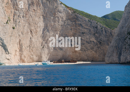 Griechenland. Zakynthos. Zakynthos Zante. Griechische Insel. Oktober. Smuggler's Cove, Schiffbruch Cove, Ag. Georgiou, Navagio. Blick vom Boot auf das Meer. Stockfoto