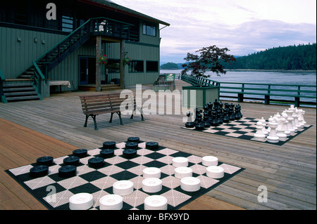 Quadra Island, nördliche Gulf Islands, BC, Britisch-Kolumbien, Kanada, Outdoor-Schachbrett und Schachbrett im freien Brettspiele Stockfoto