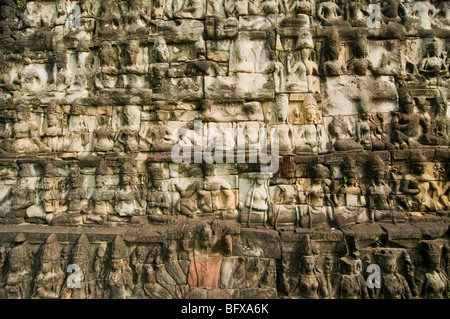 Bas-Reliefs auf der Terrasse des Aussätzigen Königs in Angkor Wat in Kambodscha Stockfoto