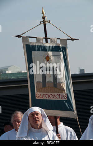 Druid Order feiern Frühlings-Tagundnachtgleiche am Tower Hill, London. Druide-banner Stockfoto