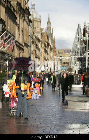 Stadt in Glasgow, Schottland. Winter auf Käufer und Pendler in Glasgow Buchanan Street zu Weihnachten. Stockfoto