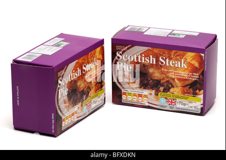 Zwei 170 Gramm "Marks &amp; Spencer" boxed traditionelle "Schottischen Steak" Rindfleisch Pasteten Stockfoto