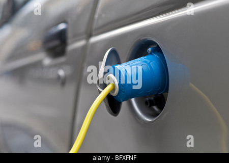 Ein Elektrofahrzeug bei Aufladung Bucht / Electrobay, London, UK Stockfoto