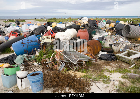 Meeresmüll von Meeresströmungen, Midway-Atoll gebracht gesammelt von Insel zur Wiederverwertung oder Entsorgung versendet werden Stockfoto