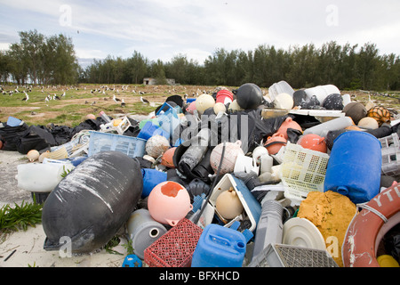 Meeresmüll von Meeresströmungen, Midway-Atoll gebracht gesammelt von Insel zur Wiederverwertung oder Entsorgung versendet werden Stockfoto