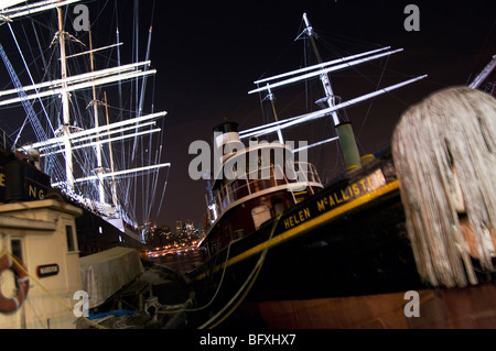 Der Hafen von South Street Seaport in der Nacht Stockfoto