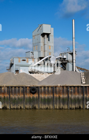 Der Kies-Fabrik in den Docks von Whitstable, Kent UK Stockfoto