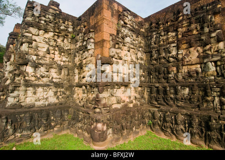 Bas-Reliefs auf der Terrasse des Aussätzigen Königs in Angkor Wat in Kambodscha Stockfoto