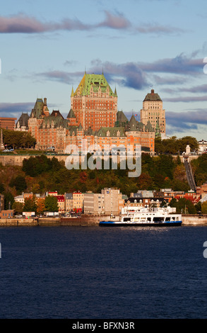 Chateau Frontenac und eine Fähre, Quebec City, Kanada Stockfoto