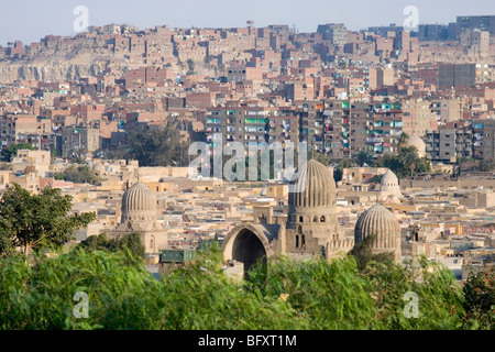 Cairo Stadtbild - ländliches Gebiet. Stadtbild für die Stadt Kairo und dem Mokattam Hügel mit schönen bunten Gebäuden. Stockfoto