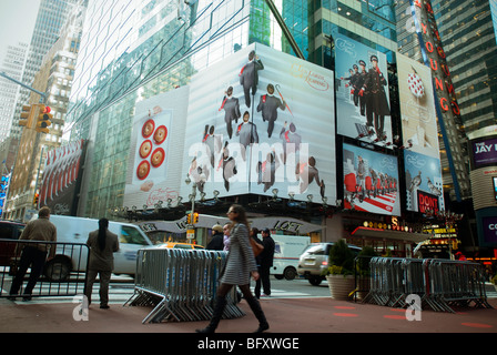 Eine Plakatwerbung Ziel Kaufhäuser ist am Times Square in New York gesehen. Stockfoto