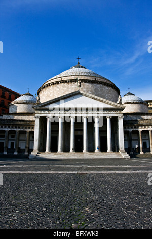 Die Kirche von San Francesco di Paola, 1824, neoklassische Architektur auf dem Platz Plebiscito, Neapel, Kampanien. Italien Stockfoto