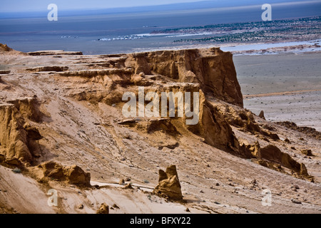 Ähnlich wie die robuste rote Felsenschluchten des amerikanischen Südwestens Flaming Cliffs Bayanzag Gobi Wüste Mongolei Asien Stockfoto