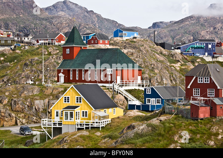 Bunte Sisimiut ist zweitgrößte Stadt Grönlands Stockfoto