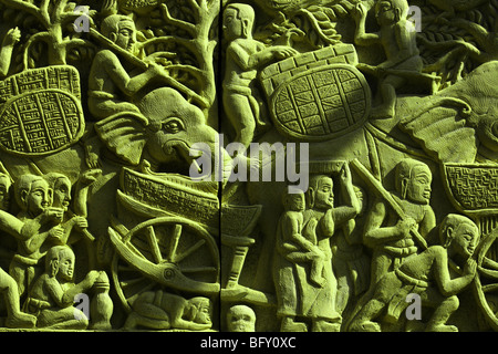 Stone Carving vieler Menschen arbeiten mit Elefanten, Pattaya, Thailand Stockfoto