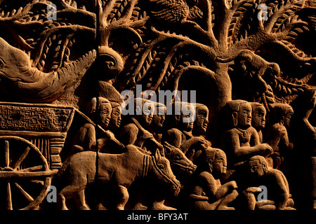 Stone Carving vieler Menschen arbeiten mit Elefanten, Pattaya, Thailand Stockfoto