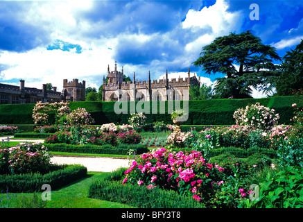 Die Königin Garten mit blühenden Rosen im Sommer in Sudeley Castle Gardens Stockfoto