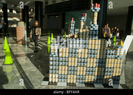 17. Canstruction Design-Wettbewerb in New York Stockfoto