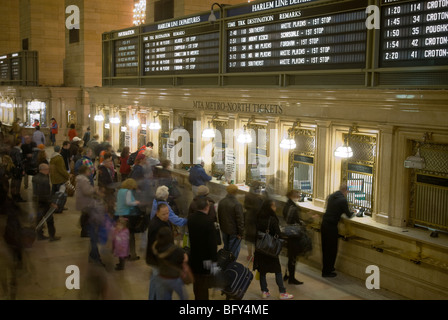 Reisende im Grand Central Terminal in New York auf Mittwoch, 25. November 2009, dem Tag vor dem Erntedankfest. Stockfoto