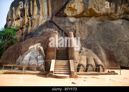 Sigiriya, Sri Lanka. Der Löwe Pfoten. Stockfoto