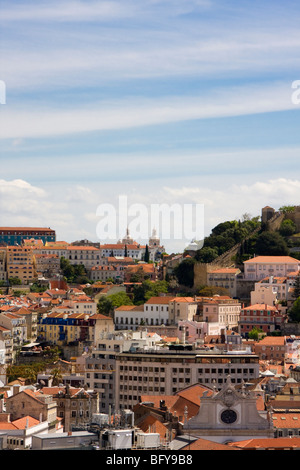 Ansicht Ost (Sao Vincente de Fora-Zwillingstürme) aus (Jardim) Miradouro de São Pedro de Alcantara, Lissabon, Portugal, Ostern 2009 Stockfoto