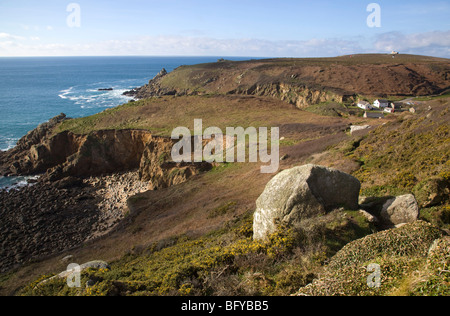 Porthgwarra; mit Blick auf Gwennap Head; in der Nähe von Endland; Cornwall Stockfoto