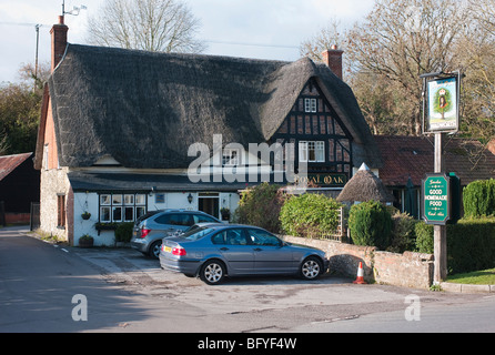 Strohgedeckten Dorfgasthof in Easterton Wiltshire UK Stockfoto