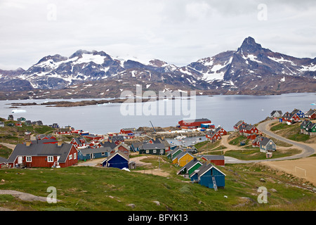 Blick auf Ammassalik-Tasiilaq, wichtigste Stadt von Ostgrönland, Ost-Grönland, Dänemark Stockfoto