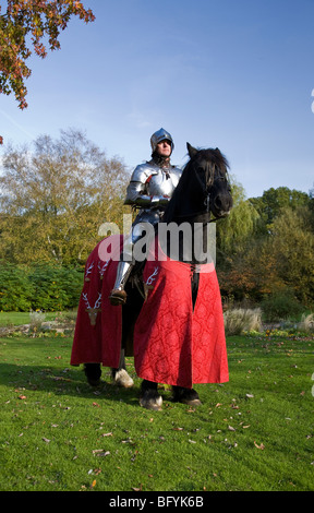 Berittene Ritter Darstellung bei Mannington Hall Gardens in Norfolk Stockfoto