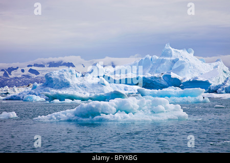 Eisberge im Sermilik Fjord, Ammassalik Bezirk, Ostgrönland, Grönland, Dänemark Stockfoto