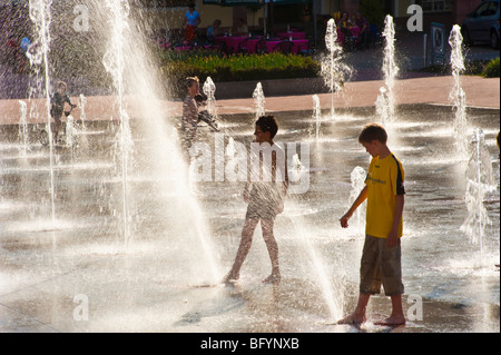 Verspielte Brunnen am unteren Marktplatz, Freudenstadt, Schwarzwald, Baden-Württemberg, Deutschland, Europa Stockfoto