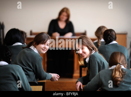 Zwei Mädchen aus Cheltenham Ladies' College Gloucestershire UK Stockfoto