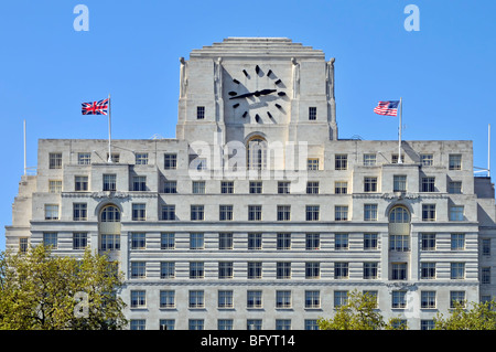 Shell Mex Haus mit Union Jack und Stars And Stripes Flaggen Stockfoto