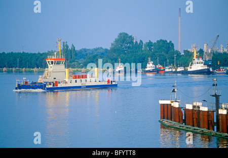 Fähre über den Nord-Ostsee-Kanal, Brunsbüttel, Nordseeküste, Schleswig-Holstein, Deutschland Stockfoto