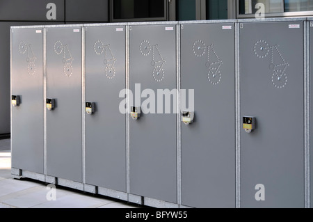 Fahrrad-Lagerplätze für Büroangestellte in der City Of London Stockfoto