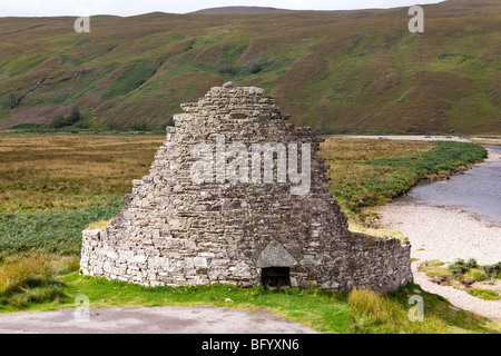 Dun Dornaigil Broch, einem kleinen Eisenzeit trocken steinernen Turm in Strath mehr, NW Altnaharra, Highland, Schottland Stockfoto