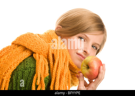 Ziemlich herbstlich Teenager-Mädchen hält Apfel isoliert auf weißem Hintergrund Stockfoto