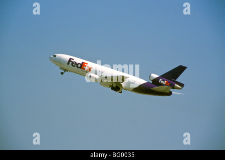 FedEx United fliegen Himmel Aufstieg Stockfoto