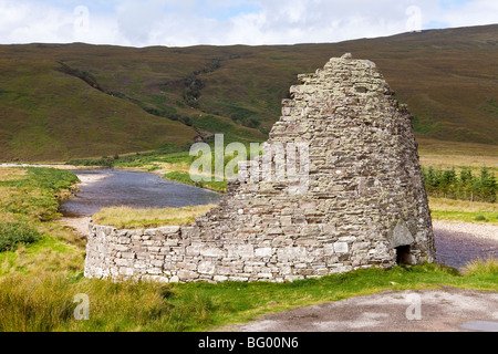 Dun Dornaigil Broch, einem kleinen Eisenzeit trocken steinernen Turm in Strath mehr, NW Altnaharra, Highland, Schottland Stockfoto