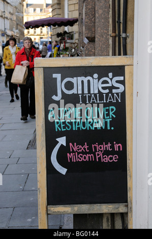 Blackboard Werbung Jamie es Italian ein Jamie Oliver Restaurant in Bath, Somerset, England Stockfoto