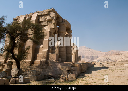 Ramesseum Ruinen am Westufer des Nils in der Nähe von Luxor Ägypten Stockfoto