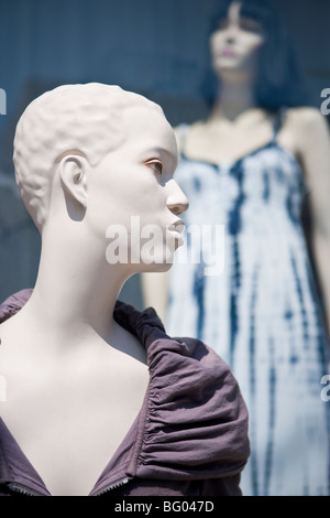 Schaufensterpuppen in Kleidung speichern Fenster, Main Street, Santa Monica, California, Vereinigte Staaten von Amerika Stockfoto